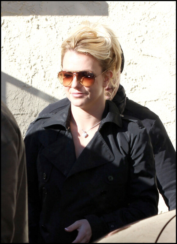 Britney Spears se rend chez un manucure dans un centre commercial de Los Angeles, mardi 4 janvier.