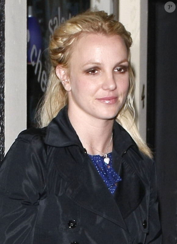 Britney Spears se rend dans un salon de manucure, vendredi 7 janvier, après être allée en studio d'enregistrement pour peaufiner son nouvel album.