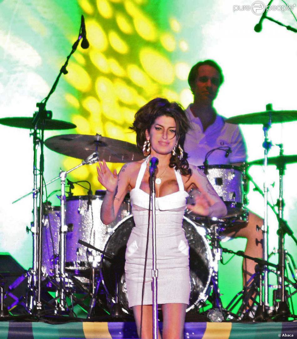 Amy Winehouse en concert le 8 janvier 2011 à Florianopolis ...