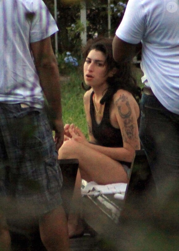 Amy Winehouse se prélasse au bord de la piscine de son hôtel, à Rio de Janeiro, Brésil, le 7 janiver 2011