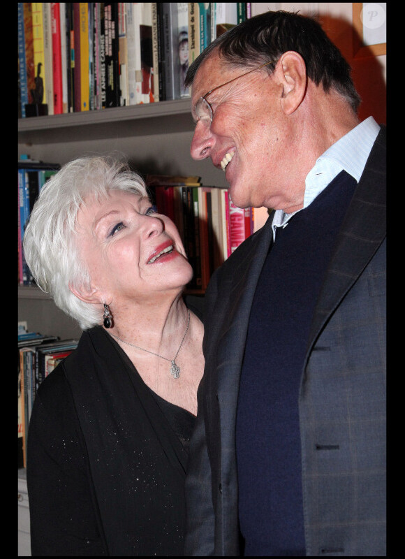 Jean-Claude Camus et son amie Line Renaud en novembre 2010, à l'occasion de la sortie de l'album de la chanteuse.