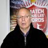 Le commentateur sportif Thierry Roland assiste au plus long match de football du monde, organisé par Panini, à l'occasion de la publication du 35e album de stickers des joueurs de football de Ligue 1 et Ligue 2.