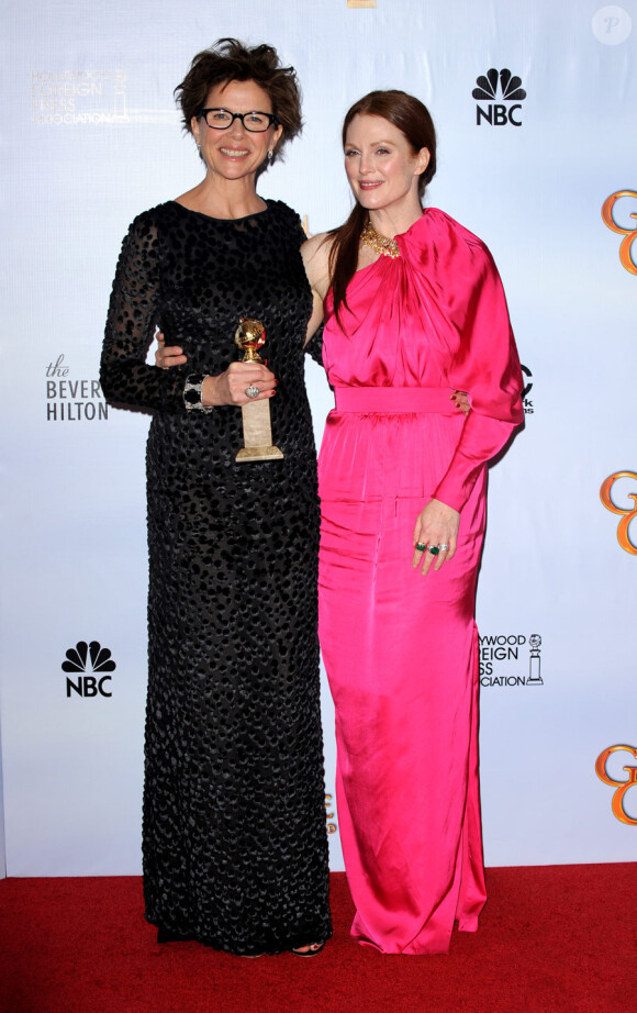 Annette Bening, posant avec Julianne Moore, a obtenu le 16 janvier 2011 un Golden Globe pour sa performance dans The Kids Are All Right