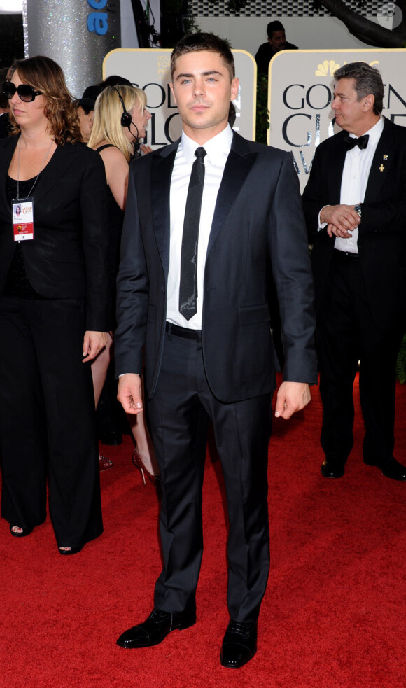 Zac Efron lors des Golden Globes le 16 janvier 2011 à Los Angeles
