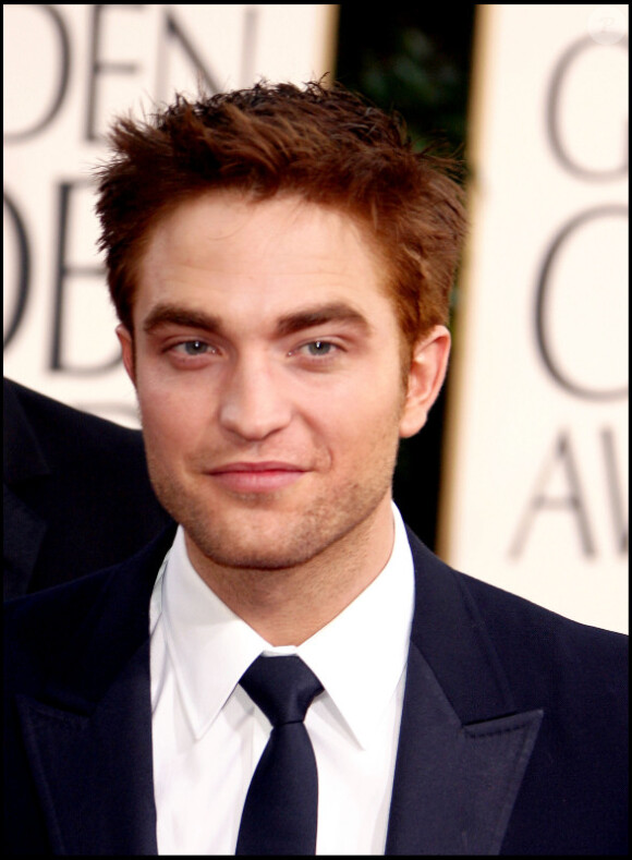 Robert Pattinson lors des Golden Globes le 16 janvier 2011 à Los Angeles, il a les cheveux roux !