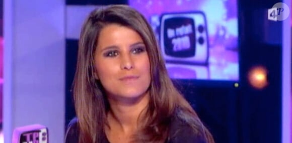 La jolie Karine Ferri dans l'émission Touche pas à mon poste sur France 4, présentée par Cyril Hanouna