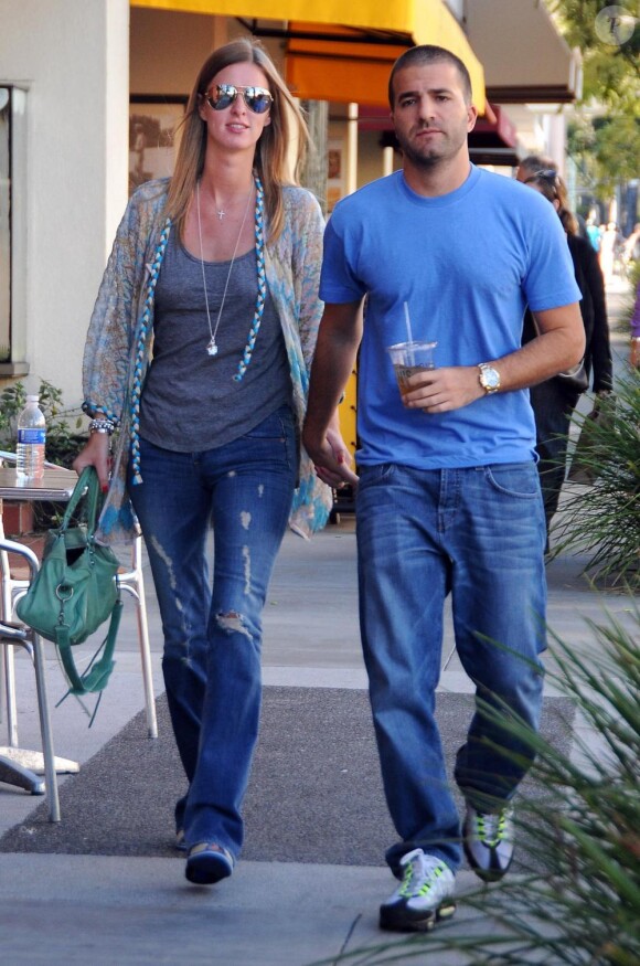 Nicky Hilton se promène dans les rues de Beverly Hills en compagnie de  son petit ami de longue date, David Katzenberg, vendredi 21 janvier  2011.