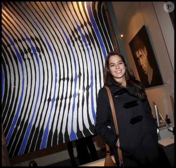 Anouchka Delon lors du vernissage de l'exposition de Marcos Marin sur les "Icônes du XXe siècle" à la galerie Caplain-Matignon à Paris le 24 janvier 2011