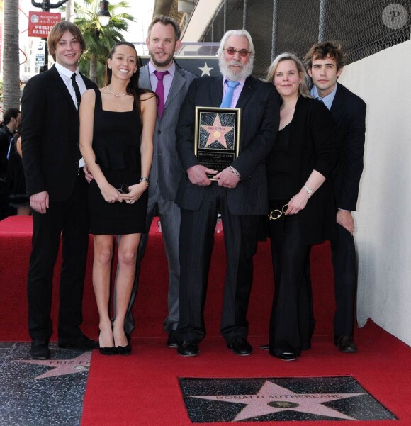 Le grand Donald Sutherland honoré par son étoile sur le Walk of Fame de Hollywood Boulevard, à Los Angeles, le 26 janvier 2011.