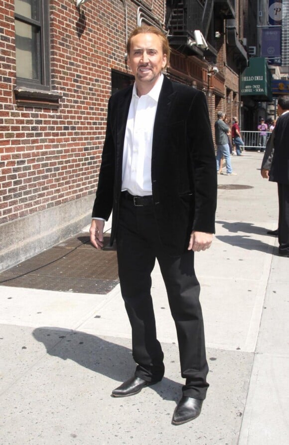 Nicolas Cage est huitième du classement des 10 hommes les moins bien habillés de 2010 selon le magazine Esquire.