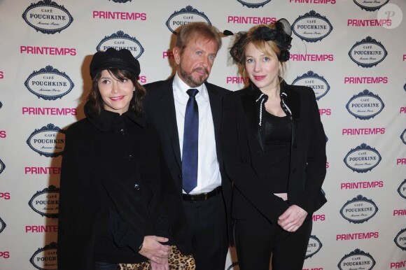 Emma de Caunes, Andrey Dellos et Julie Depardieu au Café Pouchkine, le 1er février 2011, à Paris.
