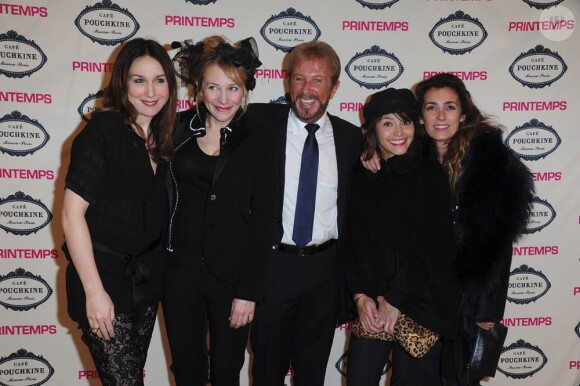 Elsa Zylberstein, Julie Depardieu, Andrey Dellos, Emma de Caunes et Mademoiselle Agnès au Café Pouchkine, le 1er février 2011, à Paris.
