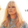 Kate Moss pose pour sa nouvelle collection printemps-été en collaboration avec Longchamp.