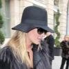 Kate Moss quitte l'hôtel du Ritz à Paris, le 3 février 2011.