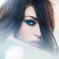 Megan Fox revient nous faire de l'oeil pour Armani...