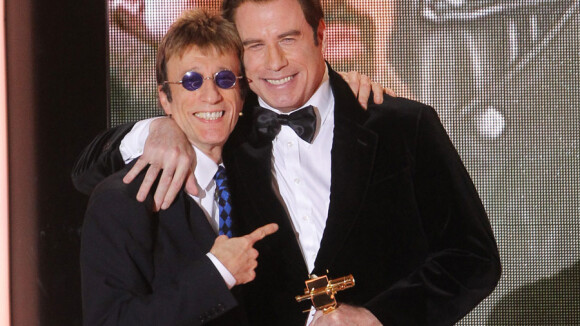 John Travolta revit La Fièvre du samedi soir non loin de Michael J. Fox !
