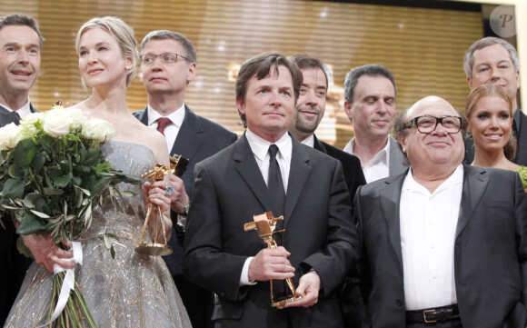 Renée Zellweger, Michael J. Fox et Danny DeVito lors des Golden Camera Awards à Berlin le 5 février 2011