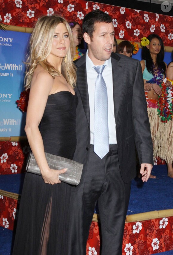 Jennifer Aniston et Adam Sandler à l'occasion de l'avant-première du Mytho, qui s'est tenue au Ziegfeld Theatre de New York, le 8 février 2011.