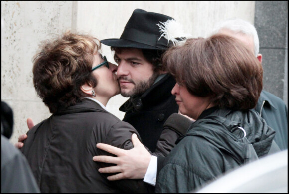 Matthieu Chedid assiste aux obsèques de sa grand-mère Andrée Chedid, le 9 février, à Paris.