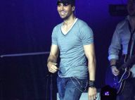 Enrique Iglesias : En plein concert, il se lâche complétement pour son public !