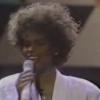 Whitney Houston chante All at once en 1987