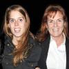 Sarah Ferguson et sa fille la princesse Beatrice à Londres après une soirée le 15 février 2011