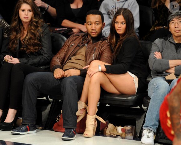 John Legend et sa chérie Christine Teigen à la soirée des NBA All-Star Game, à Los Angeles le 20 février 2011