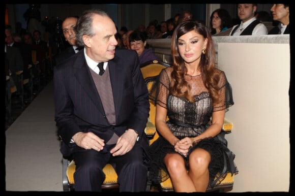 Frédéric Mitterrand et Mehriban Aliyeva au 20e anniversaire de la restauration de l'Indépendance de l'Azerbaïdjan, le 17 février, à Paris.