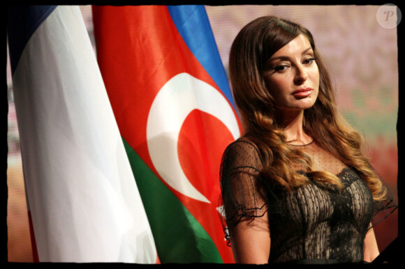 Mehriban Aliyeva au 20e anniversaire de la  restauration de l'Indépendance de l'Azerbaïdjan, le 17 février, à Paris.
