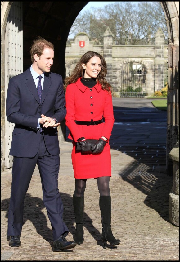 Le prince William et Kate Middleton étaient de retour sur les lieux de  la naissance de leur amour, à St. Andrews, pour inaugurer les  célébrations du 600e anniversaire de leur ancienne université, le 25  février 2011.