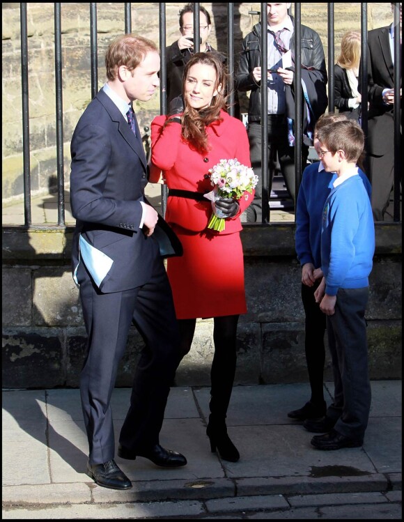 Le prince William et Kate Middleton étaient de retour sur les lieux de  la naissance de leur amour, à St. Andrews, pour inaugurer les  célébrations du 600e anniversaire de leur ancienne université, le 25  février 2011.