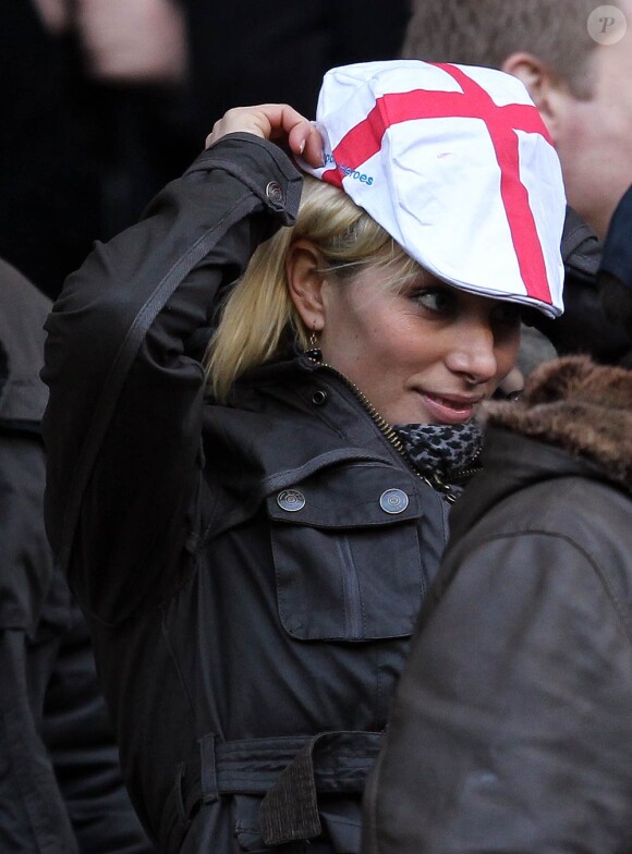 Zara Phillips était présente à Twickenham le 26 février 2011 pour regarder son futur époux Mike Tindall dans le crunch du Tournoi des VI Nations. Son cousin le prince Harry partageait la chaude ambiance du match avec elle !