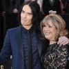 Russell Brand et sa maman Barbara lors des Oscars le 27 février 2011 à Los Angeles 