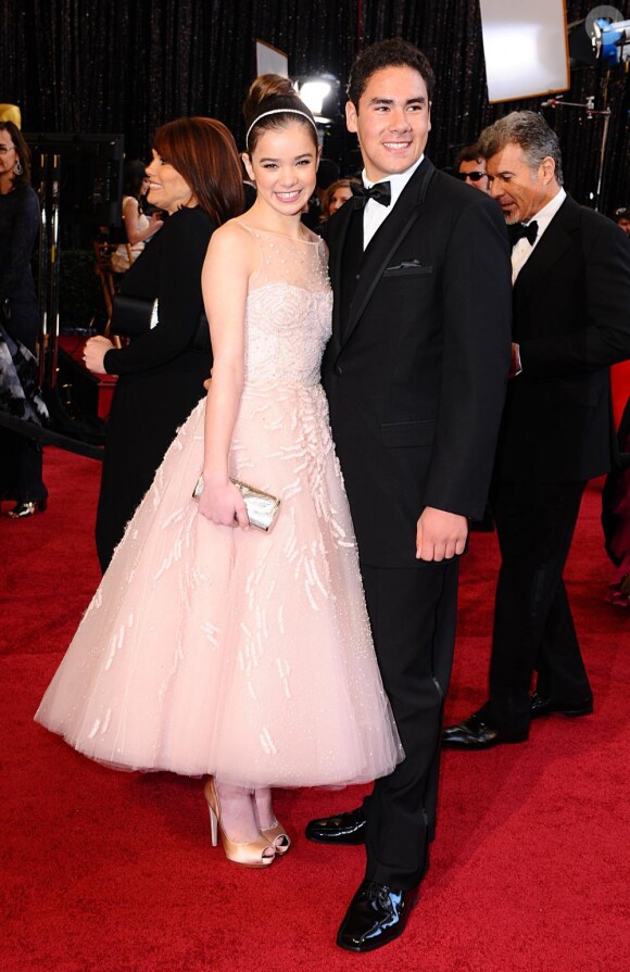 Jailee Steinfeld et son grand frère sur le tapis rouge des Oscars le 27 février 2011