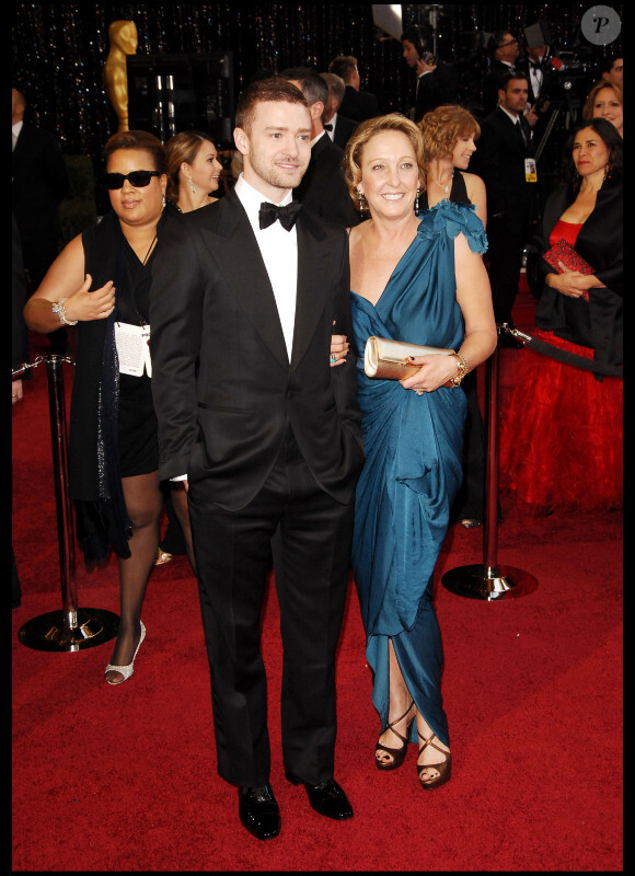 Justin Timberlake et sa maman Lynn sur le tapis rouge des Oscars le 27 février 2011