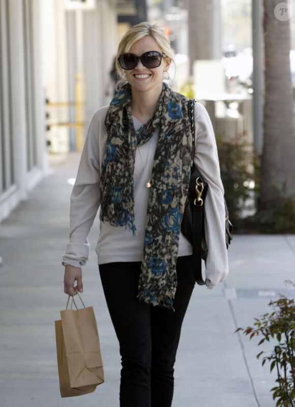 Reese Witherspoon fait du shopping à Los Angeles, le 1er mars 2011.