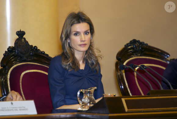 Letizia d'Espagne au sénat pour la journée mondiale des maladie rares à Madrid, le 3 mars 2011.