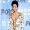 Halle Berry à l'occasion des 42e NAACP Image Awards au Shrine Auditorium de Los Angeles, le 4 mars 2011.