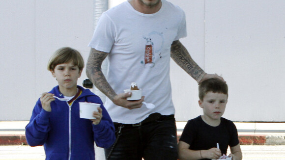 David Beckham et ses fistons dévorent des glaces, sans maman Victoria enceinte !