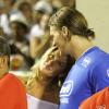 Gisele Bündchen et son mari Tom Brady font la fête et s'embrassent lors du Carnaval de Rio, le 6 mars 2011