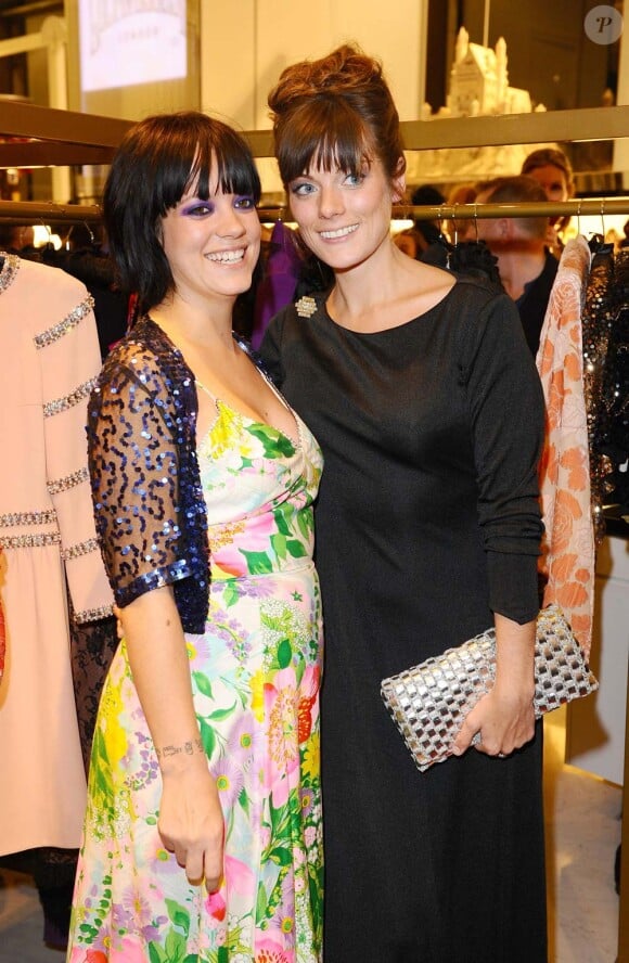 Lily Allen et sa soeur Sarah Owen, inauguration de la boutique Lucy in Disguise à Londres, le 8 septembre 2010