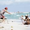 Lilly Becker passe du temps sur la plage avec son fils Amadeus et son mari Boris Becker à Miami en compagnie de leur nounou le 8 mars 2011