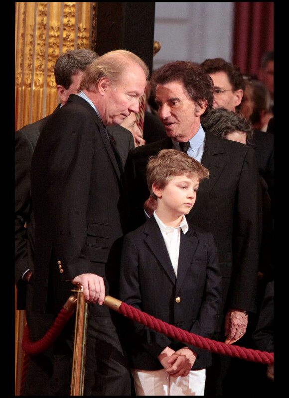 Brice Horetefeux, son fils et Jack Lang lors de la remise de décorations à l'Elysée le 9 mars 2011