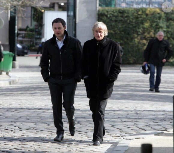Dave et Marc-Olivier Fogiel aux obsèques d'Annie Fargue le 10 mars 2011 au Père Lachaise à Paris dans le 20e arrondissement