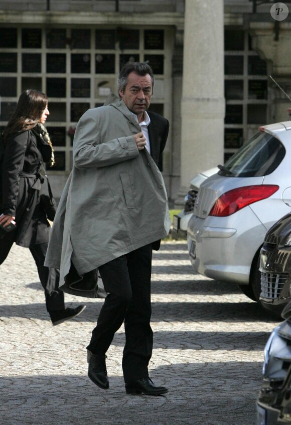 Michel Denisot aux obsèques d'Annie Fargue le 10 mars 2011 au Père Lachaise à Paris dans le 20e arrondissement