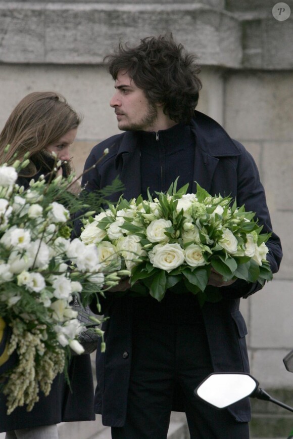 Roman Kolinka, petit-fils de Nadine Trintignant aux obsèques d'Annie Fargue le 10 mars 2011 au Père Lachaise à Paris dans le 20e arrondissement