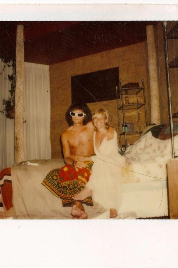 Annie Fargue et Michel Polnareff, nu, dans un lit au temps de leurs amours 