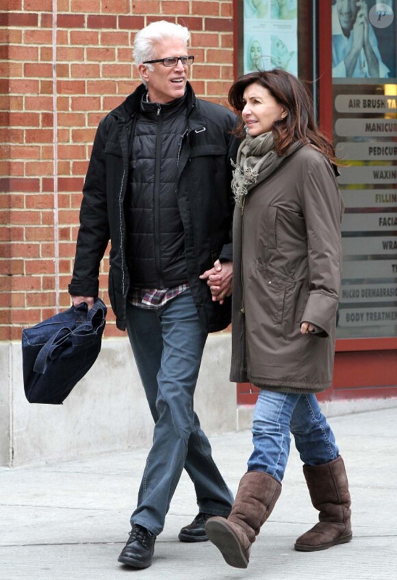Ted Danson et Mary Steenbergen, à New York, le 9 mars 2011