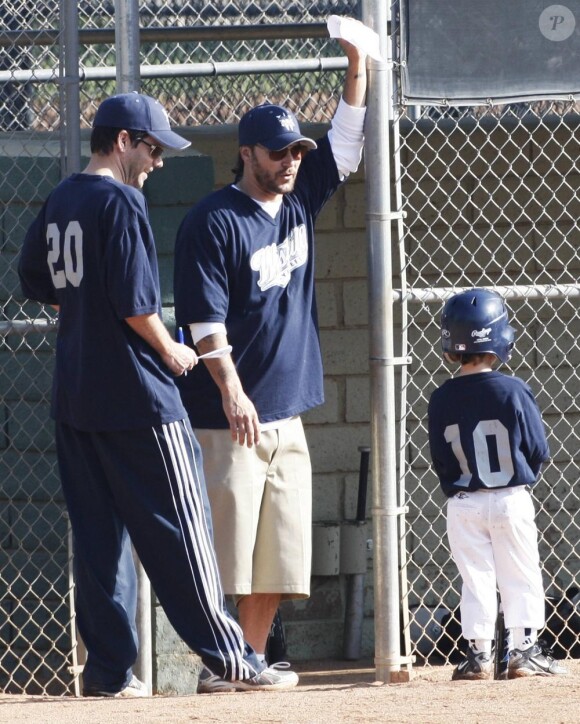 Kevin Federline assiste à un match de baseball de son fils Sean Preston, 5 ans, dimanche 13 mars à Los Angeles.