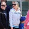 Britney Spears, Kevin Federline  et Jason Trawick lors d'un match de baseball de Sean Preston le 13 mars 